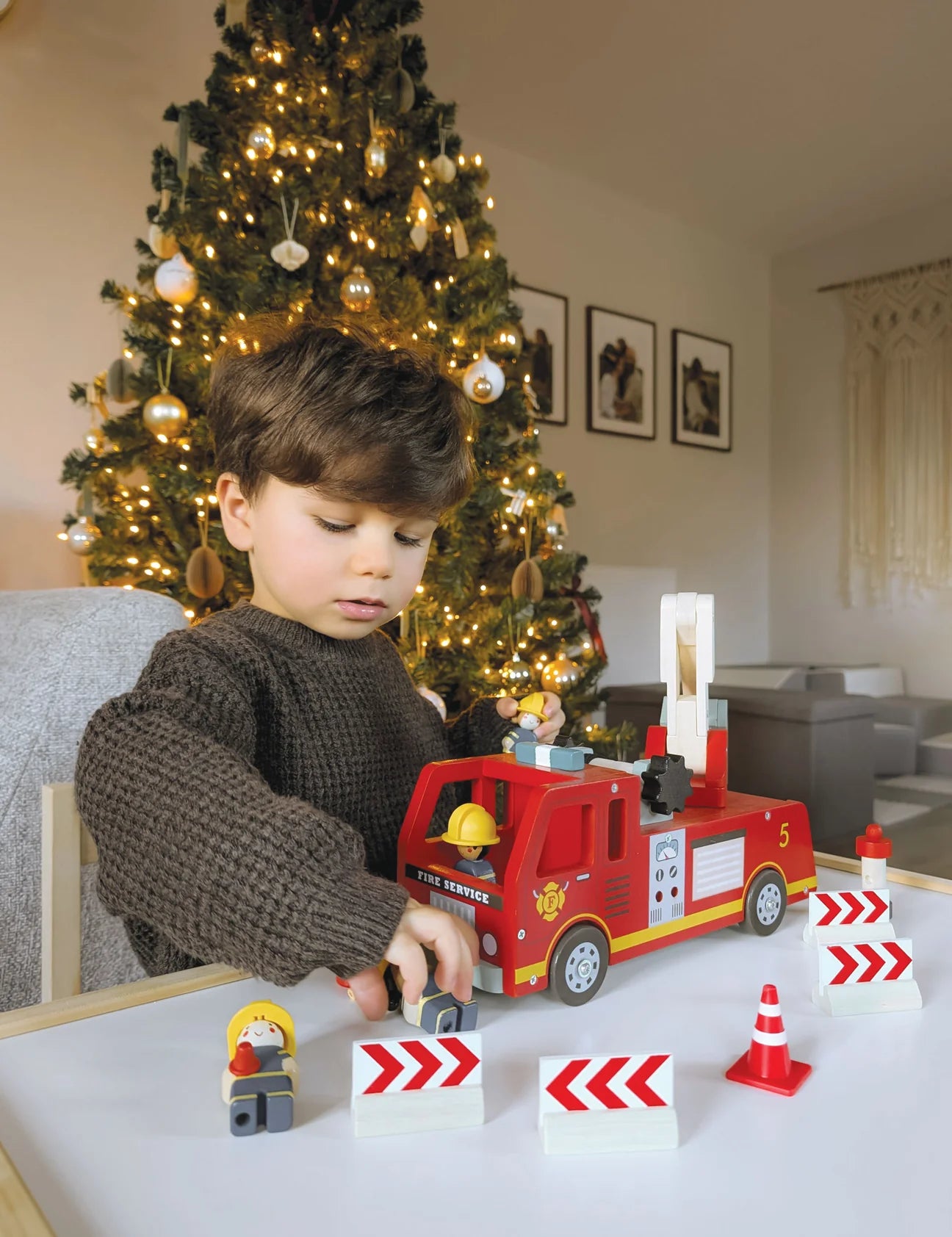 Wooden Fire Engine Rescue Set - Tender Leaf Toys | Wooden Toy NZ