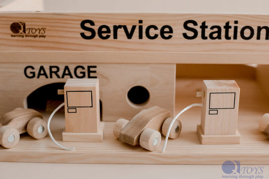 Wooden Service Station with Cars - QToys | Wooden Toy NZ